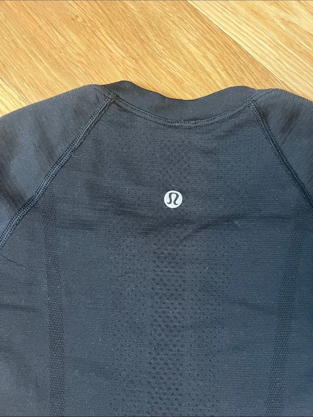 Lululemon Women’s SwiftlyTech Short Sleeve Shirt-black size 4
